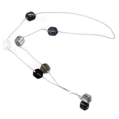 Lange ketting met 8 mini cubes in grijstinten