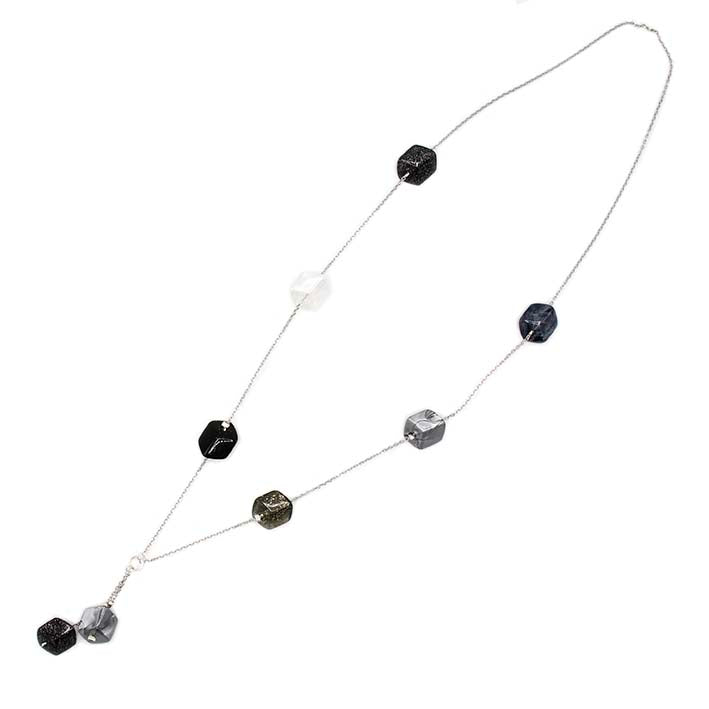 Lange ketting met 8 mini cubes in grijstinten
