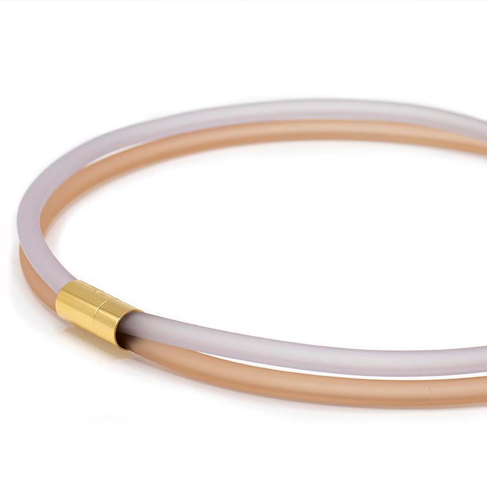 Rubber ketting 2 lijns,  licht grijs/ champagne