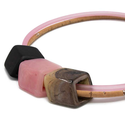 Exclusieve roze ketting van rubber met  3 Cubes  - Blush -