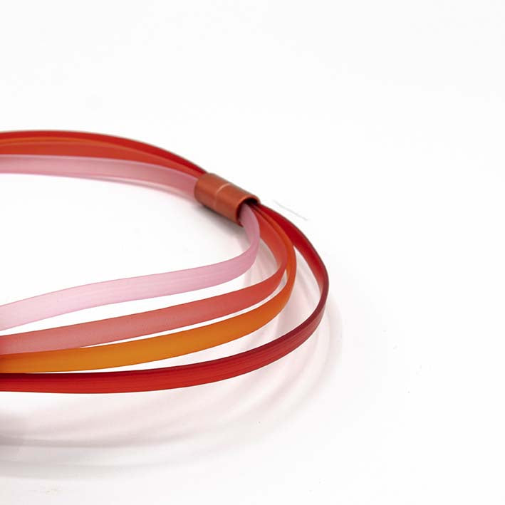 Ketting van rubber, Ribbon Rood