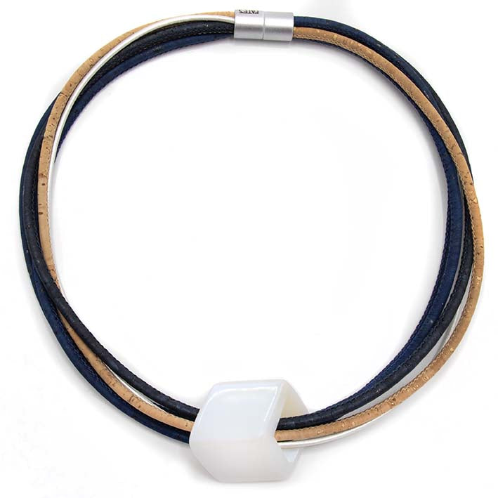Statement  ketting van kurk en leer met 1 CUBE in wit