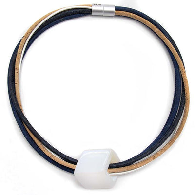 Statement  ketting van kurk en leer met 1 CUBE in wit