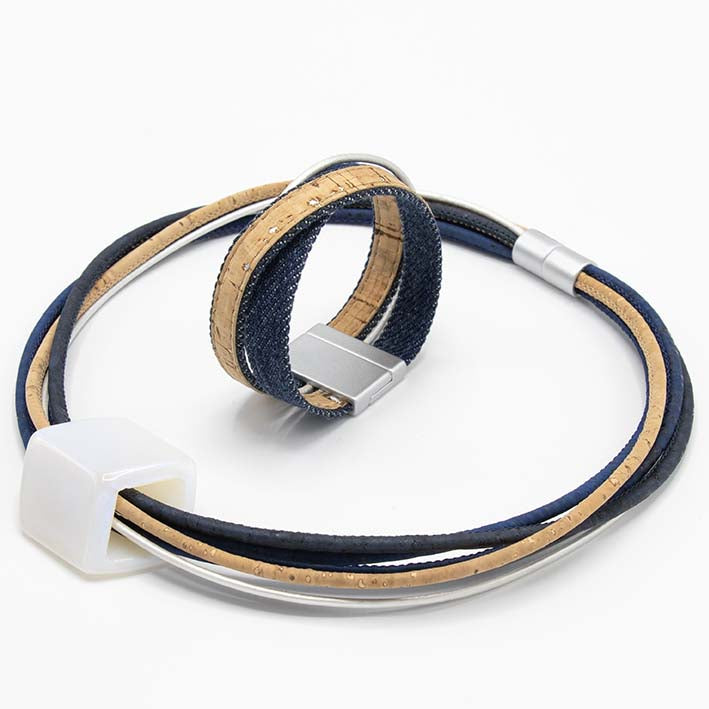 Statement  ketting van kurk en leer met 1 CUBE in wit