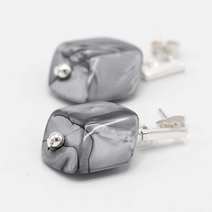 Oorbellen met  1 Cube, Zilvergrijs