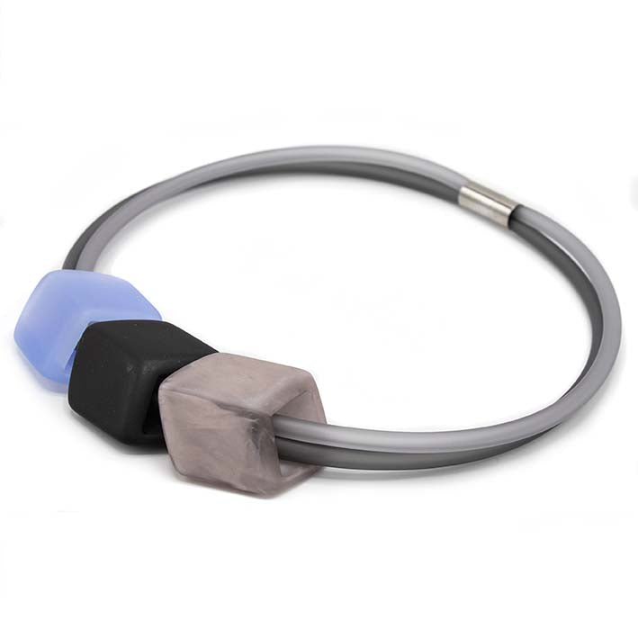 Exclusieve ketting van rubber met 3 Cubes  3, Vlaamse gaai