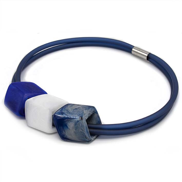 Exclusieve ketting van rubber met 3 Cubes, Delft Blue