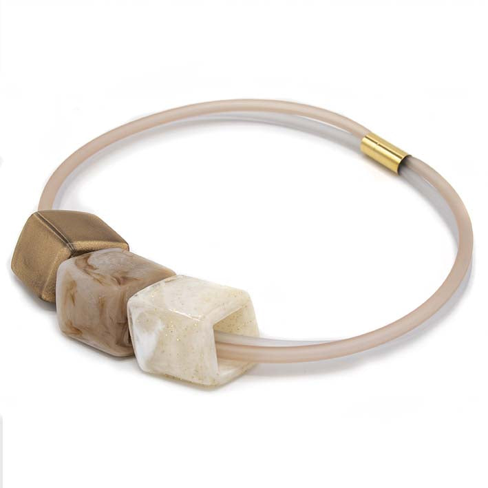 Exclusieve ketting van rubber met 3 Cubes, desert