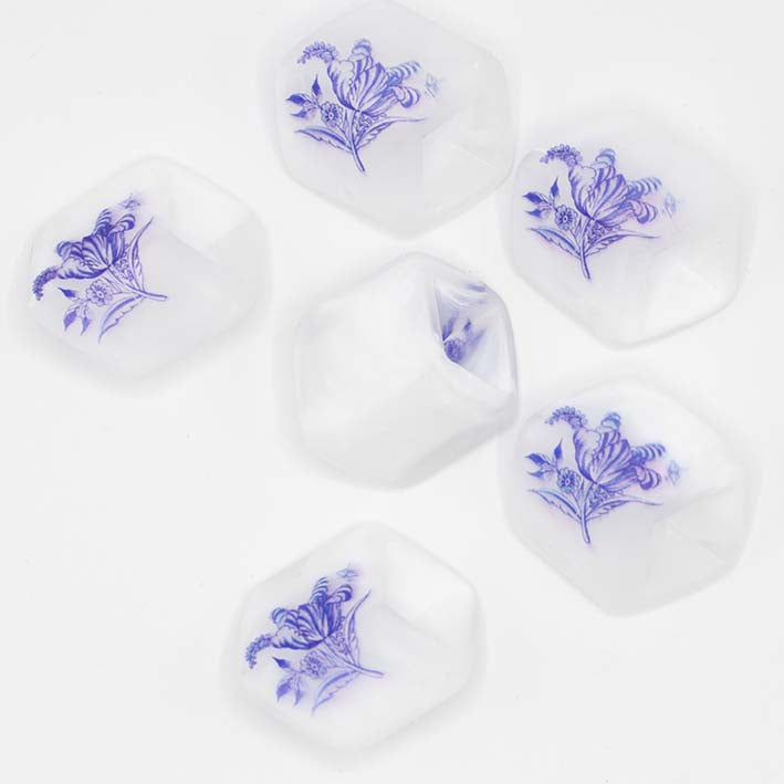 Cube hanger Delfts Blauwe Tulp – resin hanger met blauwe bloem op witte basis, set.