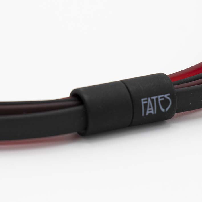 Statement ketting 1-lijns Bold, zwart (8 mm rubber) met Cube Carmine