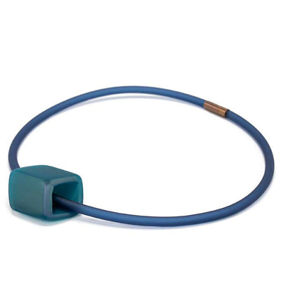 Ketting van RUBBER 1 lijns met Cube Teal glow- FEESTCOLLECTIE -