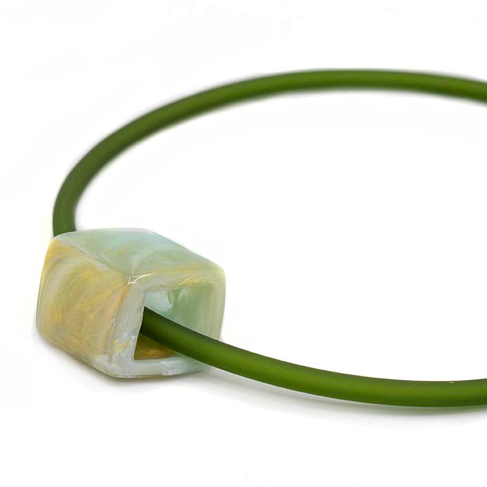 Ketting van RUBBER 1 lijns met Cube Golden Leaf - FEESTCOLLECTIE -