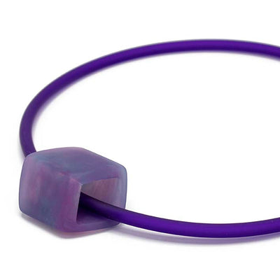 Ketting van RUBBER 1 lijns met Cube Blueberry  - FEESTCOLLECTIE -
