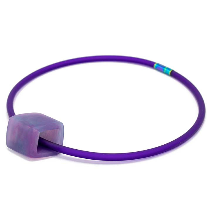 Ketting van RUBBER 1 lijns met Cube Blueberry  - FEESTCOLLECTIE -