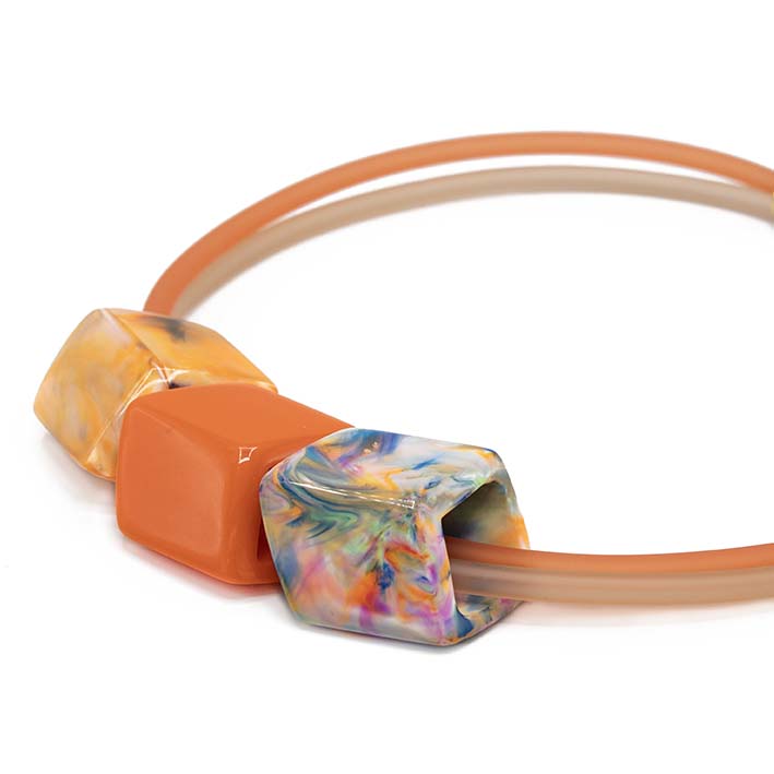 Exclusieve oranje ketting van rubber met  3 Cubes - Royal Dutch -