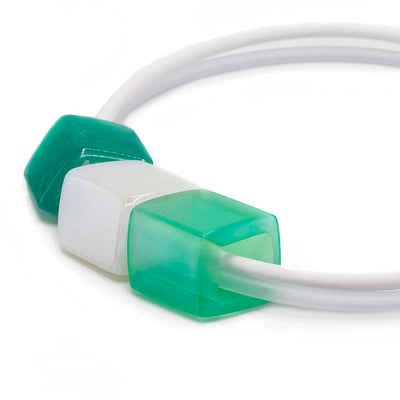 Exclusieve witte ketting van rubber met  3 Cubes - Snowbell -