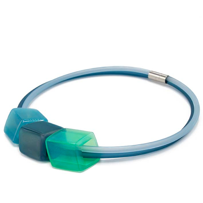 Exclusieve petrol ketting van rubber met  3 Cubes  - AquaViva