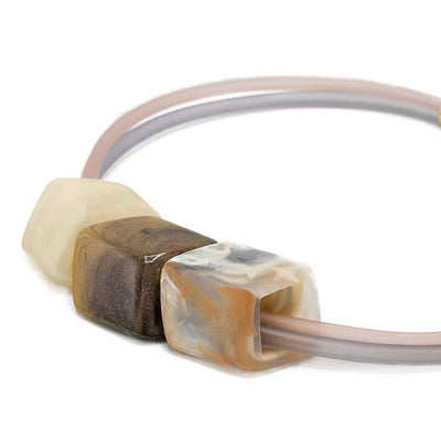 Exclusieve naturel ketting van rubber met  3 Cubes  - Dune -