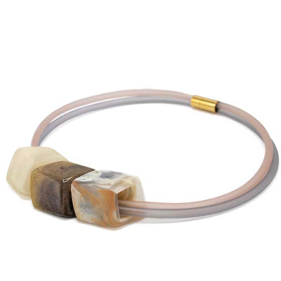 Exclusieve naturel ketting van rubber met  3 Cubes  - Dune -