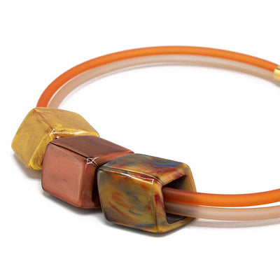 Exclusieve oranje ketting van rubber met  3 Cubes - Copper Dawn -