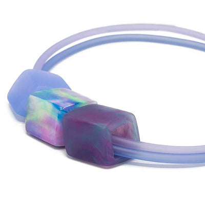 Exclusieve petrol ketting van rubber met  3 Cubes  - Soft Berry -