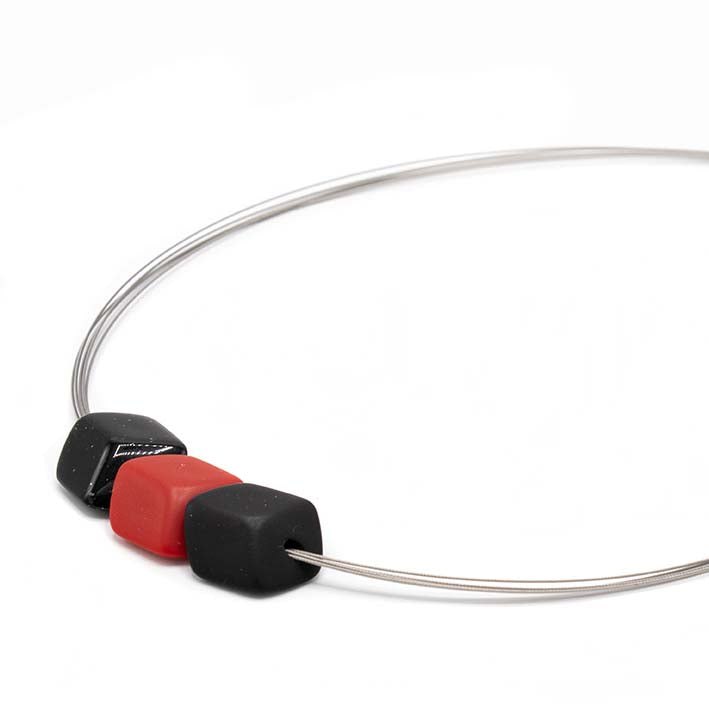 Ketting met mini cubes, Rood/Zwart
