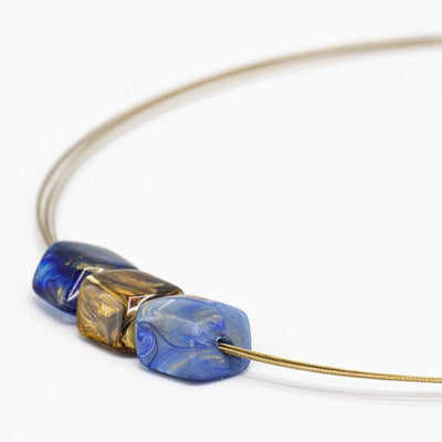 Ketting met mini cubes, blauw goud