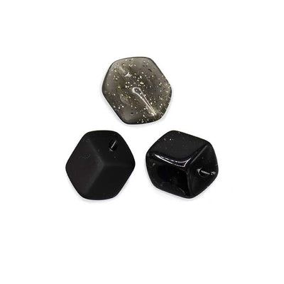 Set van 3 Mini Cubes in zwart resin met glitter – kleine modulaire hangers van kunst­hars.