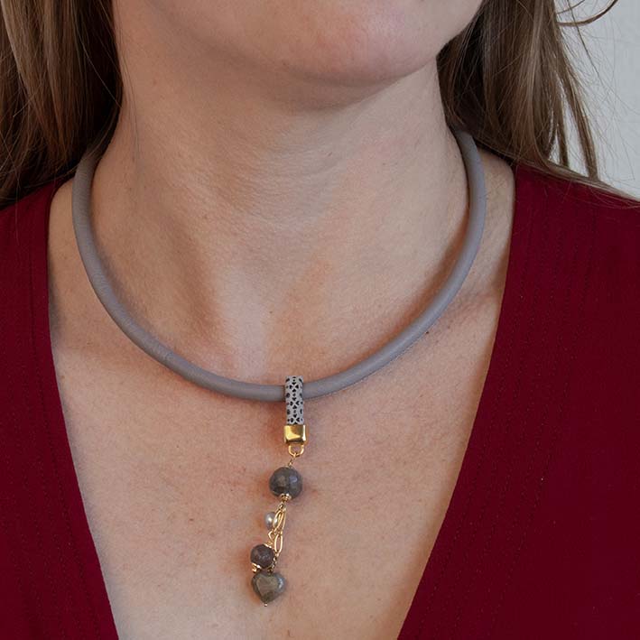 Hanger Labradoriet met parel goud