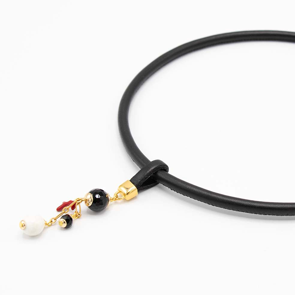 Hanger zwarte onyx met cacholong goud