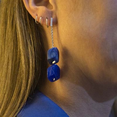 Oorbellen met 2 mini Cubes in blauw