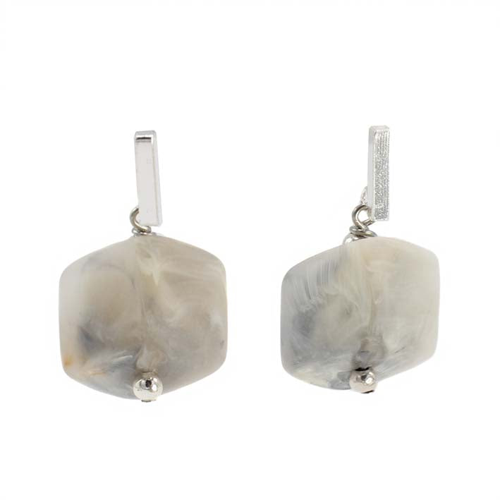 Oorbellen met  1 Cube Stone