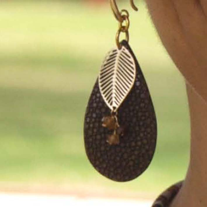 Drop Stingray oorbellen, bruin BL